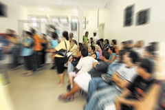 Imagem mostra fila no PS “Dr. Janjão”. Novo código procura aproximar mais o médico do paciente
